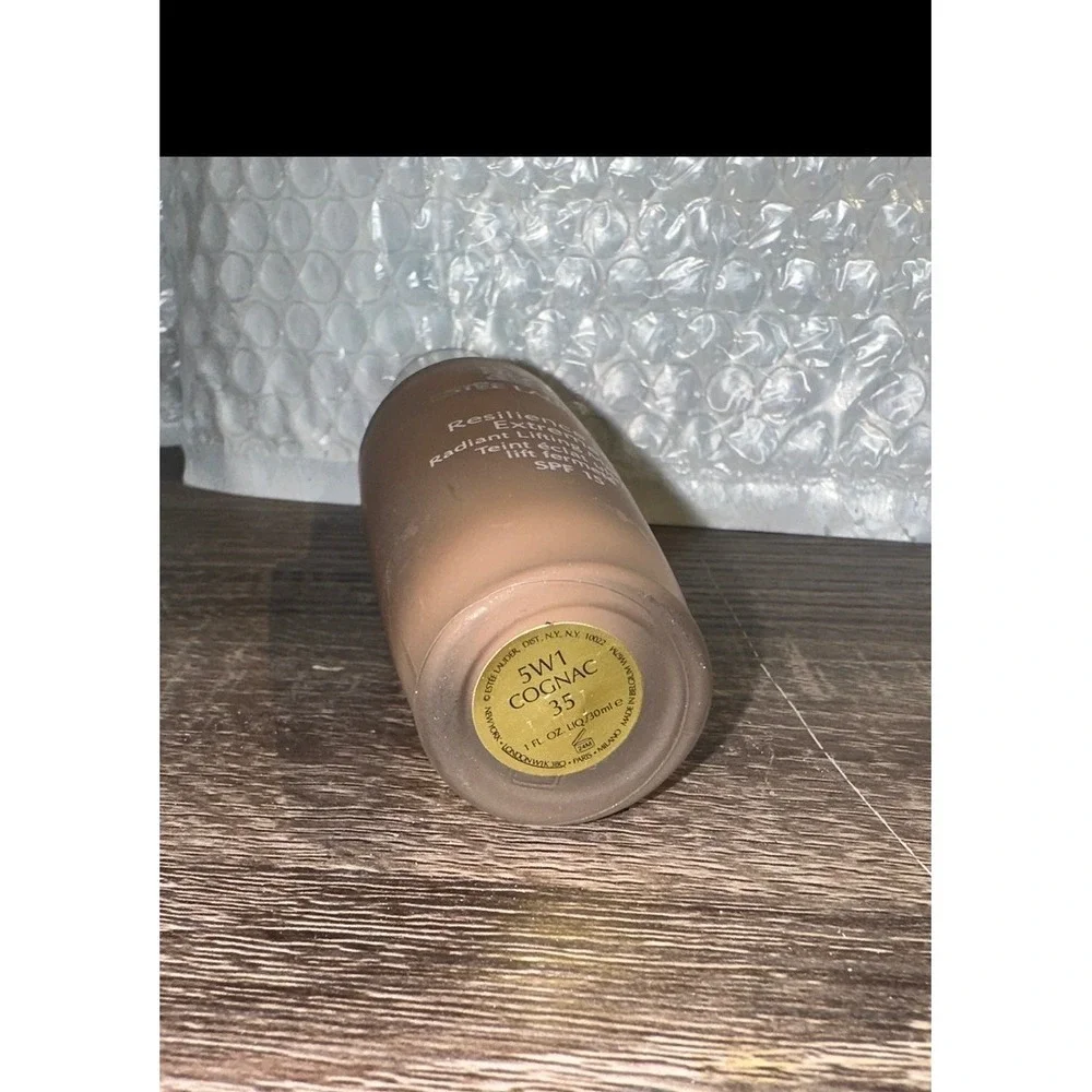 Estee Lauder Resilience Lift Extreme Makeup 5W1 Cognac Radiant SPF 15 Foundation